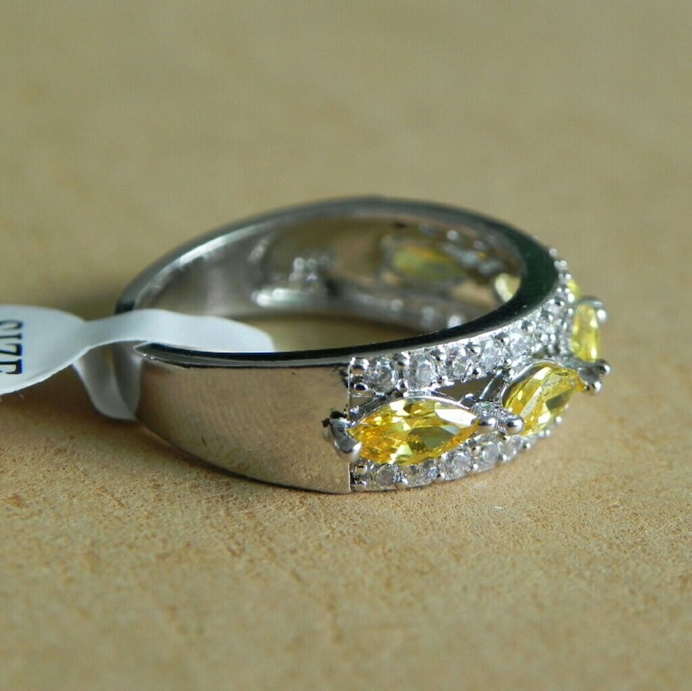 SOLD!!! 0.79ctw. Yellow Beryl Ring Size 7 ( US ) - Picture 4 of 6